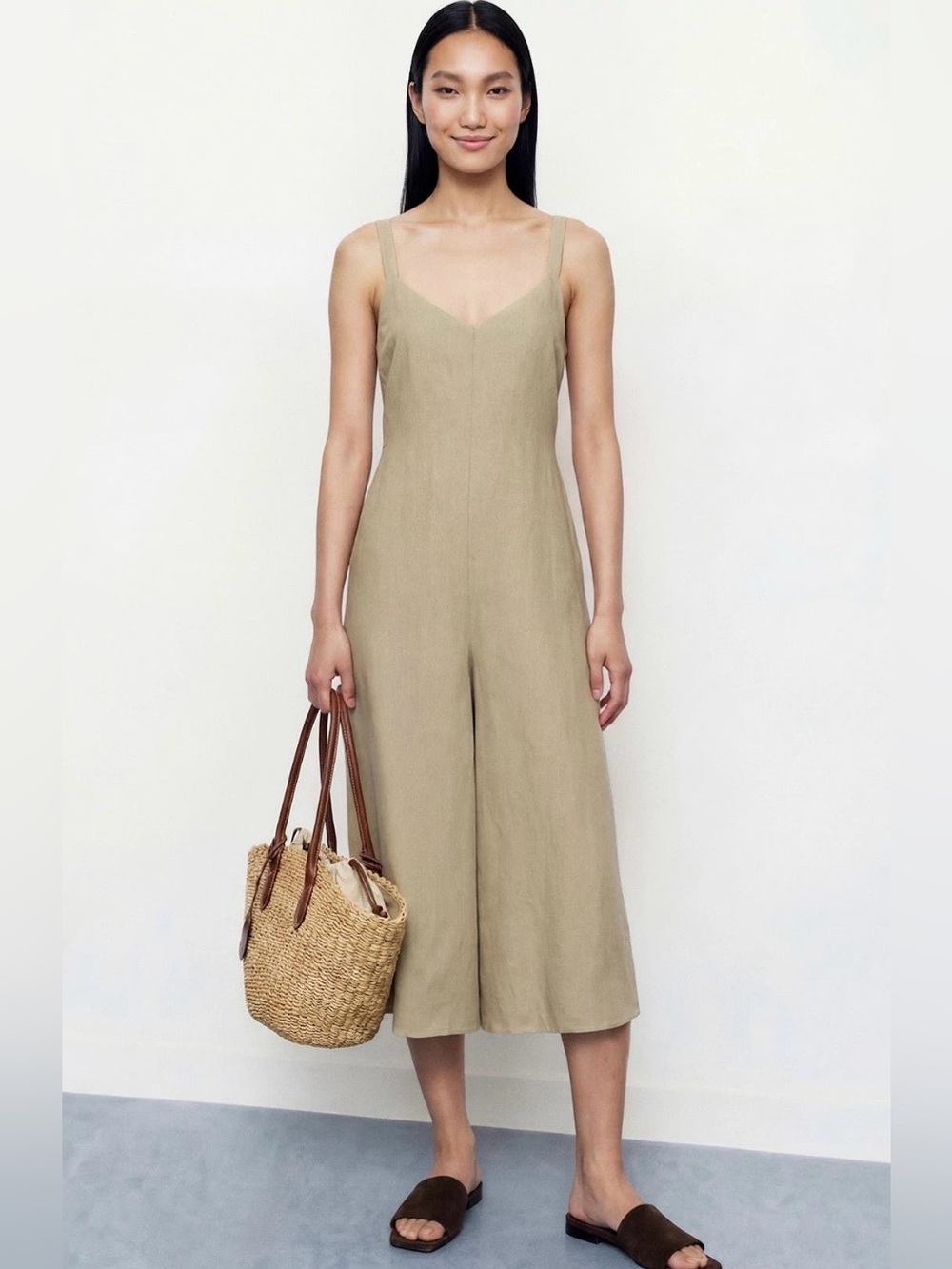 Club Monaco~Khaki Green V-Neck Wide-Leg Cropped Jumpsuit~Size 4~$229~
